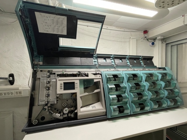 1211418-2 Banknote counter large model - Giesecke & Devrient BPS 200