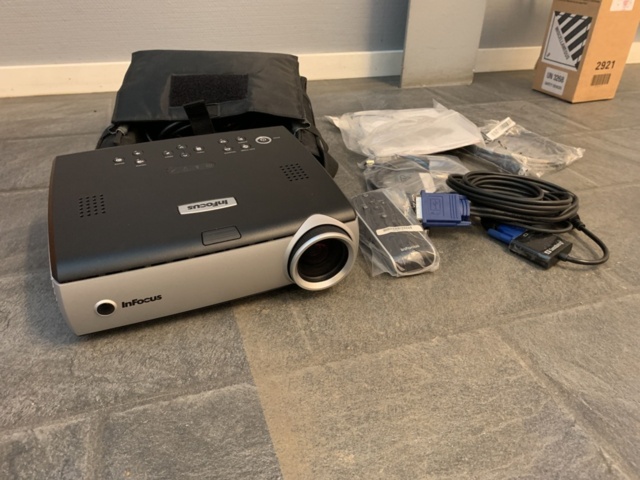 1068425-1 Projector with accessories Infocus IN32