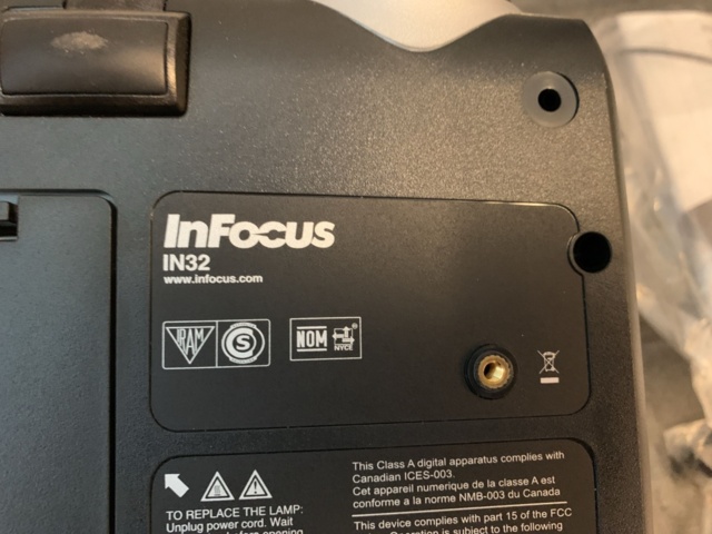 1068425-4 Projector with accessories Infocus IN32
