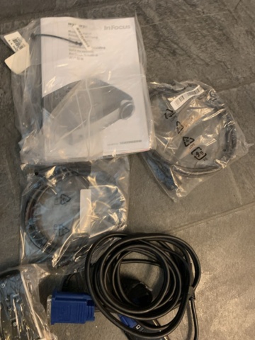 1068425-6 Projector with accessories Infocus IN32