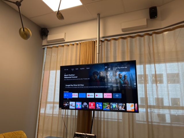 1132194-6 Smart TV 55”, Sony &amp; speakers x2 Genelec