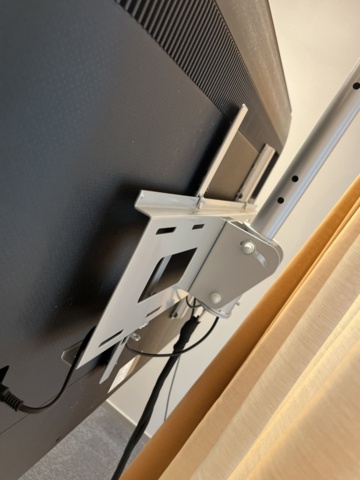 1132194-10 Smart TV 55”, Sony &amp; speakers x2 Genelec