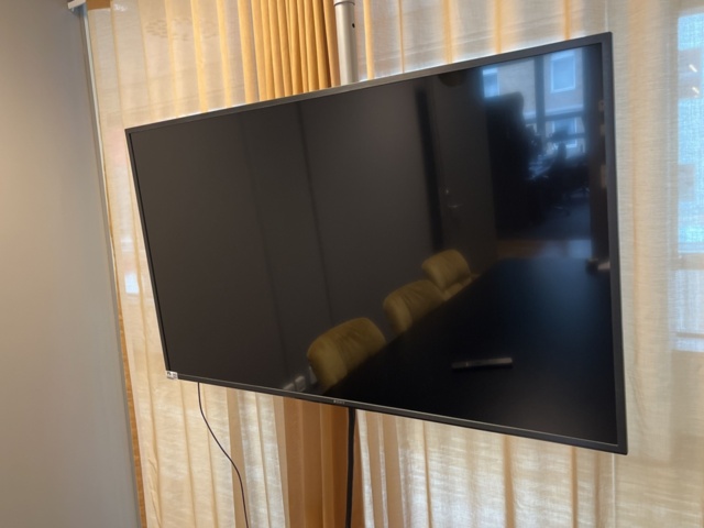 1132194-11 Smart TV 55”, Sony &amp; speakers x2 Genelec