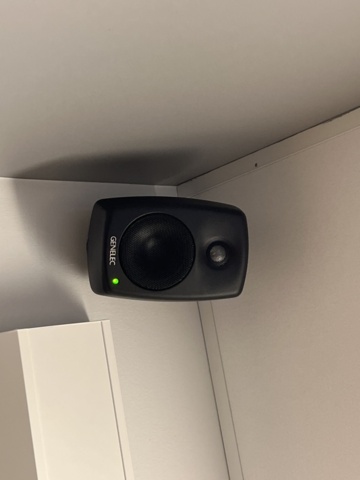 1132194-14 Smart TV 55”, Sony &amp; speakers x2 Genelec