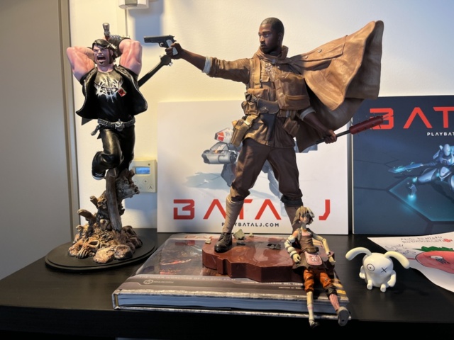 1132198-3 Collection of various collectibles/decorative items