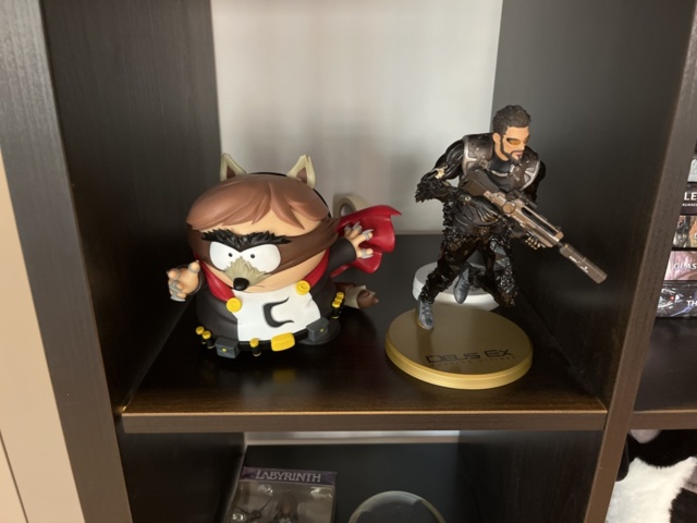 1132198-6 Collection of various collectibles/decorative items