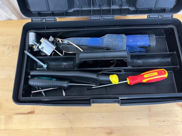 1140493-4 Toolbox with various tools