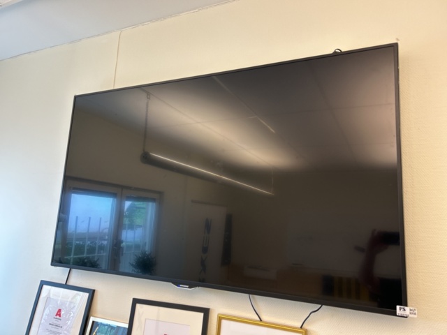 1192702-1 TV 65" incl. wall bracket Digihome