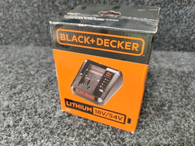 1213366-4 Quick charger Black & Decker BDC2A-QW & Battery Black & Decker BL2018-XJ 18V 2.0 Ah