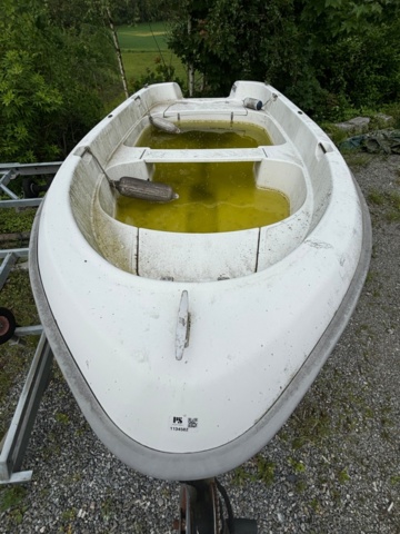 1134582-8 Quicksilver 410 boat with Fågelsta barge.