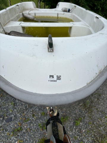 1134582-9 Quicksilver 410 boat with Fågelsta barge.