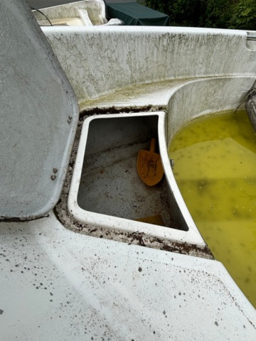 1134582-12 Quicksilver 410 boat with Fågelsta barge.