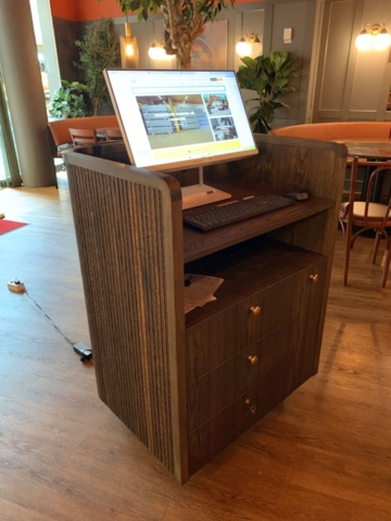 1129292-2 Hovmästarpulpet på hjul