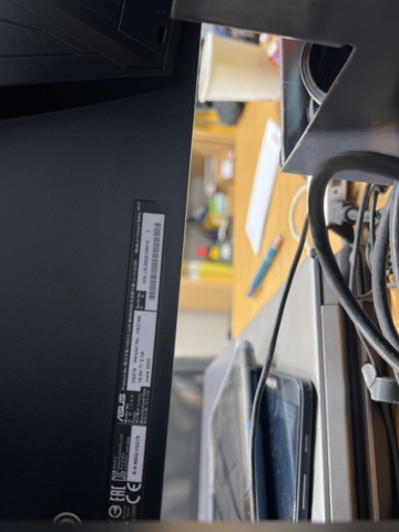 1178829-3 Desktop computer with 5 computer monitors