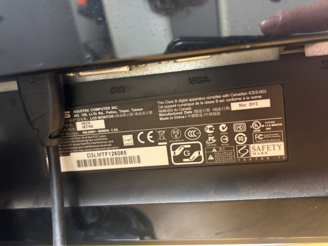 1178829-5 Desktop computer with 5 computer monitors