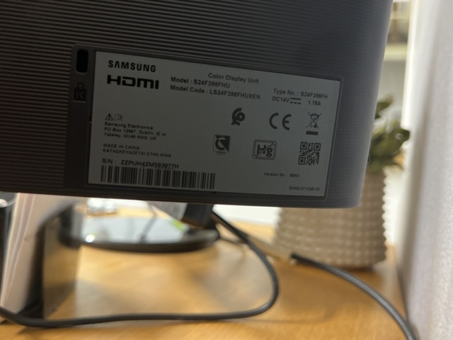 1178829-7 Desktop computer with 5 computer monitors