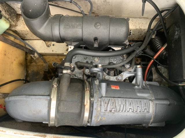 1134583-19 Yamaha GP760 WaveRunner vattenskoter