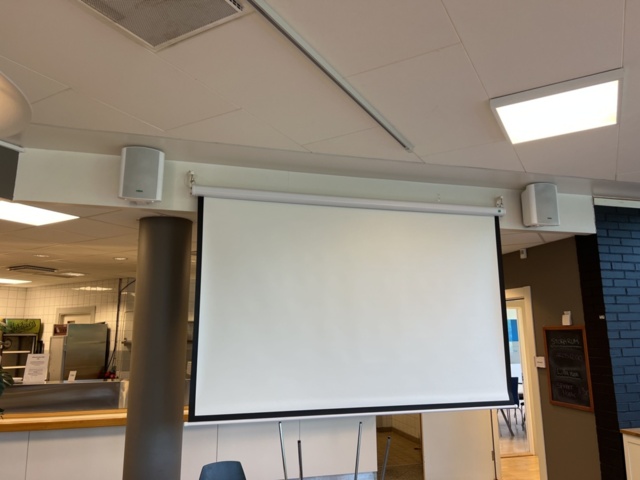 1178844-3 Projector, screen, microphone & speakers and more - Epson EB-2265U
