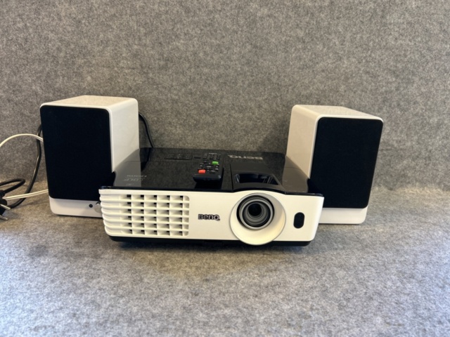 1153447-1 Projector BenQ &amp; speakers