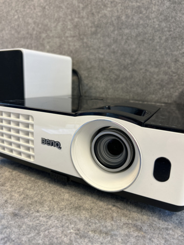 1153447-2 Projector BenQ &amp; speakers
