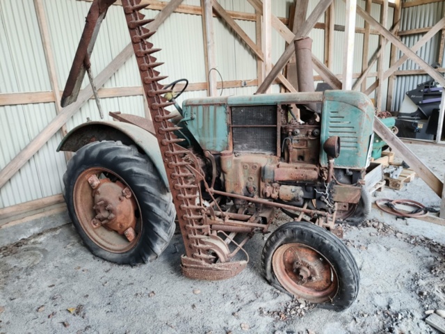 1129447-2 Veteran tractor Volvo BM10 Repair object