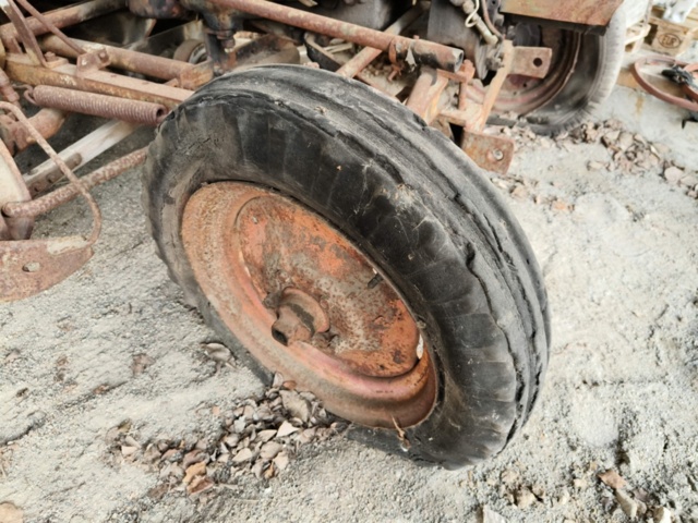 1129447-4 Veteran tractor Volvo BM10 Repair object