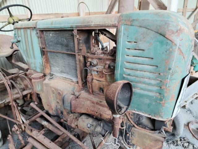 1129447-7 Veteran tractor Volvo BM10 Repair object