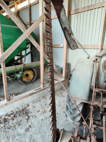 1129447-11 Veteran tractor Volvo BM10 Repair object