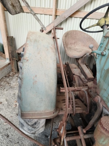 1129447-12 Veteran tractor Volvo BM10 Repair object