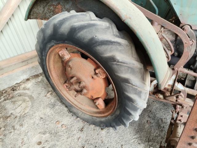 1129447-14 Veteran tractor Volvo BM10 Repair object