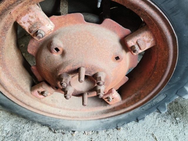 1129447-15 Veteran tractor Volvo BM10 Repair object