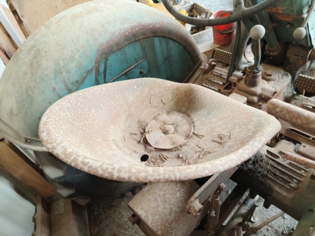 1129447-16 Veteran tractor Volvo BM10 Repair object