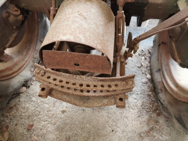 1129447-18 Veteran tractor Volvo BM10 Repair object