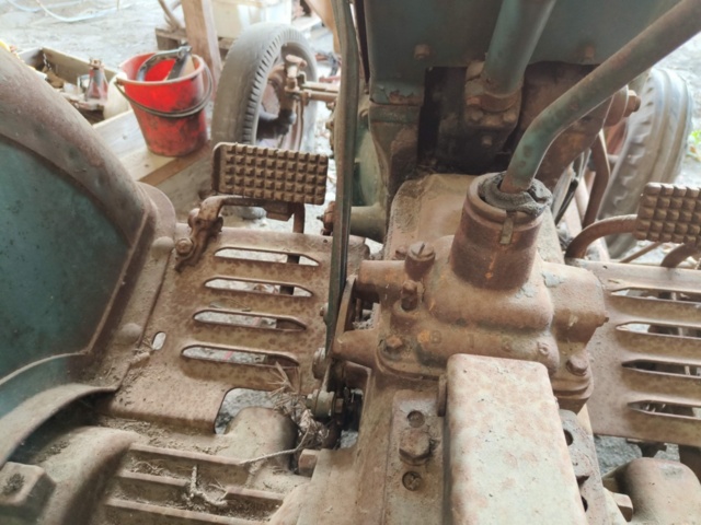 1129447-20 Veteran tractor Volvo BM10 Repair object