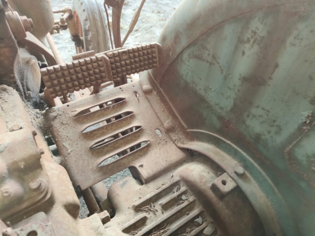 1129447-21 Veteran tractor Volvo BM10 Repair object