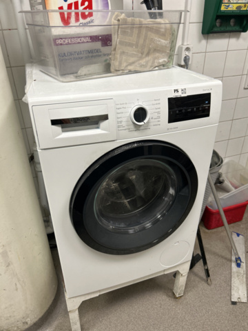 1192770-2 Washing machine on stand Bosch Series 4