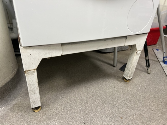 1192770-6 Washing machine on stand Bosch Series 4