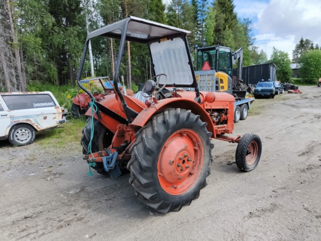 1129449-3 Vintage tractor Volvo T22 - 1949 Repair object