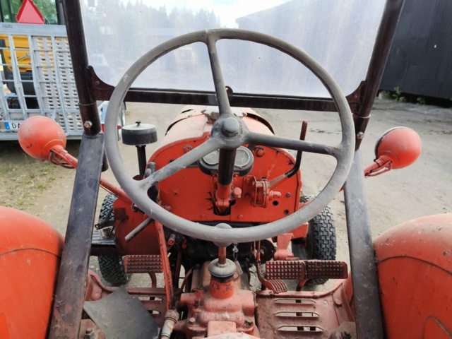 1129449-29 Vintage tractor Volvo T22 - 1949 Repair object