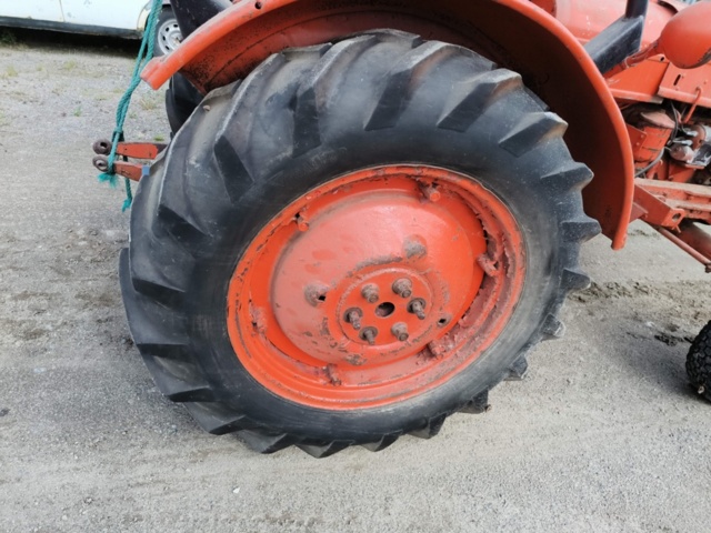 1129449-35 Vintage tractor Volvo T22 - 1949 Repair object