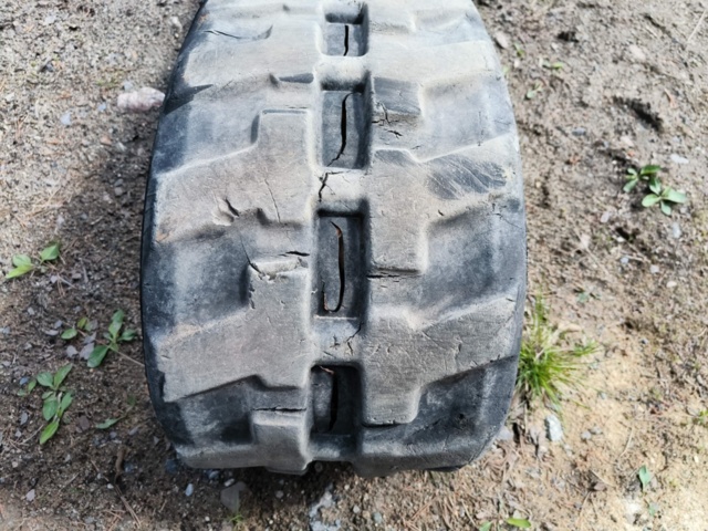 1129450-4 Crawler tracks Volvo EC20