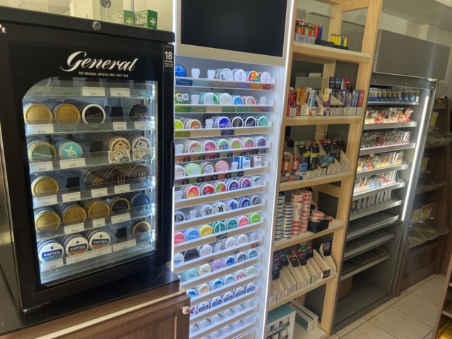 1178868-3 Tobacco lot - Snuff, cigarettes & vapes