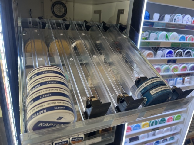 1178868-5 Tobacco lot - Snuff, cigarettes & vapes