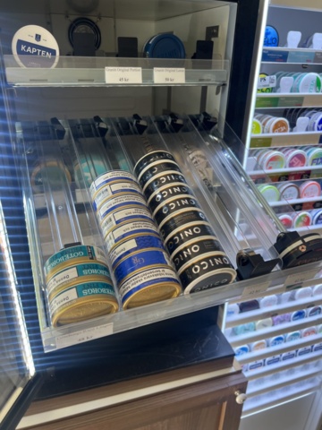 1178868-7 Tobacco lot - Snuff, cigarettes & vapes