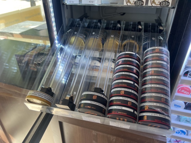 1178868-14 Tobacco lot - Snuff, cigarettes & vapes