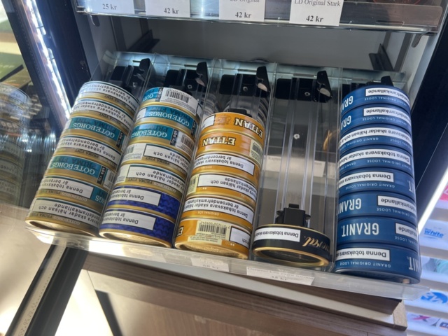 1178868-17 Tobacco lot - Snuff, cigarettes & vapes