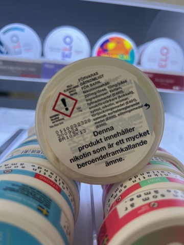 1178868-27 Tobacco lot - Snuff, cigarettes & vapes