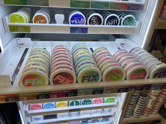 1178868-30 Tobacco lot - Snuff, cigarettes & vapes