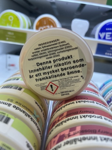 1178868-32 Tobacco lot - Snuff, cigarettes & vapes