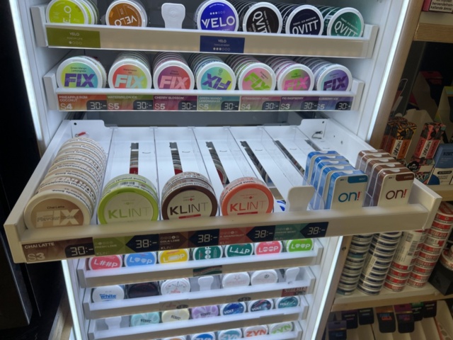 1178868-33 Tobacco lot - Snuff, cigarettes & vapes